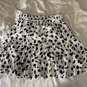 Skirt with cow print